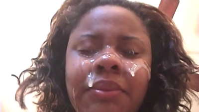 Čierna brazílska dievčina dostane semeno na tvár po análnom sexe s veľkým penisom